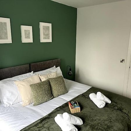 Luxury Oaks Suite, Free Private Parking, 2 Bed 2 Bathroom Apartment, Central Solihull Birmingham Esterno foto