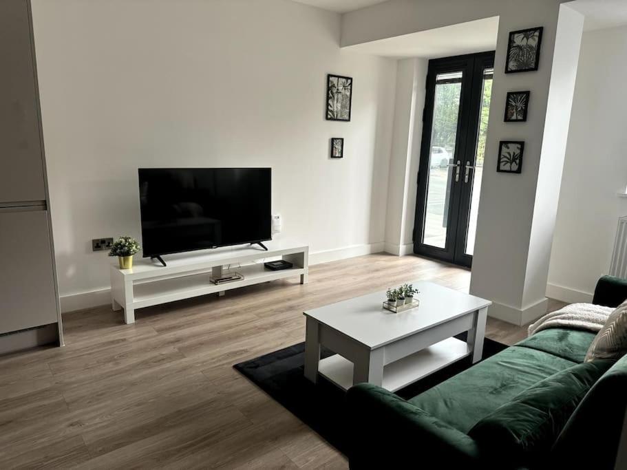 Luxury Oaks Suite, Free Private Parking, 2 Bed 2 Bathroom Apartment, Central Solihull Birmingham Esterno foto
