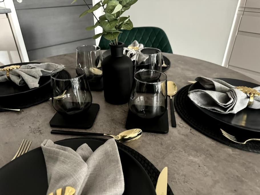 Luxury Oaks Suite, Free Private Parking, 2 Bed 2 Bathroom Apartment, Central Solihull Birmingham Esterno foto