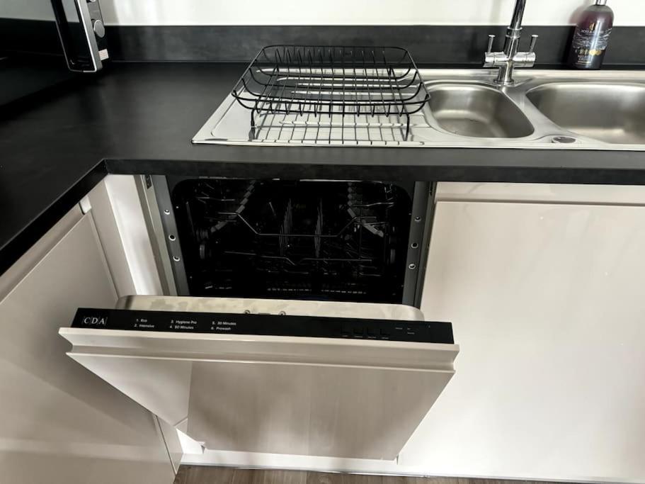 Luxury Oaks Suite, Free Private Parking, 2 Bed 2 Bathroom Apartment, Central Solihull Birmingham Esterno foto