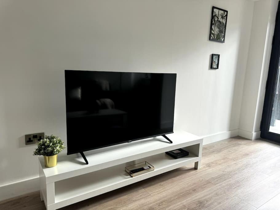 Luxury Oaks Suite, Free Private Parking, 2 Bed 2 Bathroom Apartment, Central Solihull Birmingham Esterno foto
