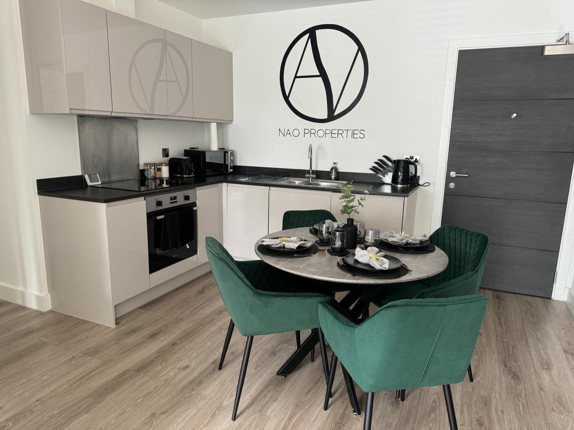 Luxury Oaks Suite, Free Private Parking, 2 Bed 2 Bathroom Apartment, Central Solihull Birmingham Esterno foto